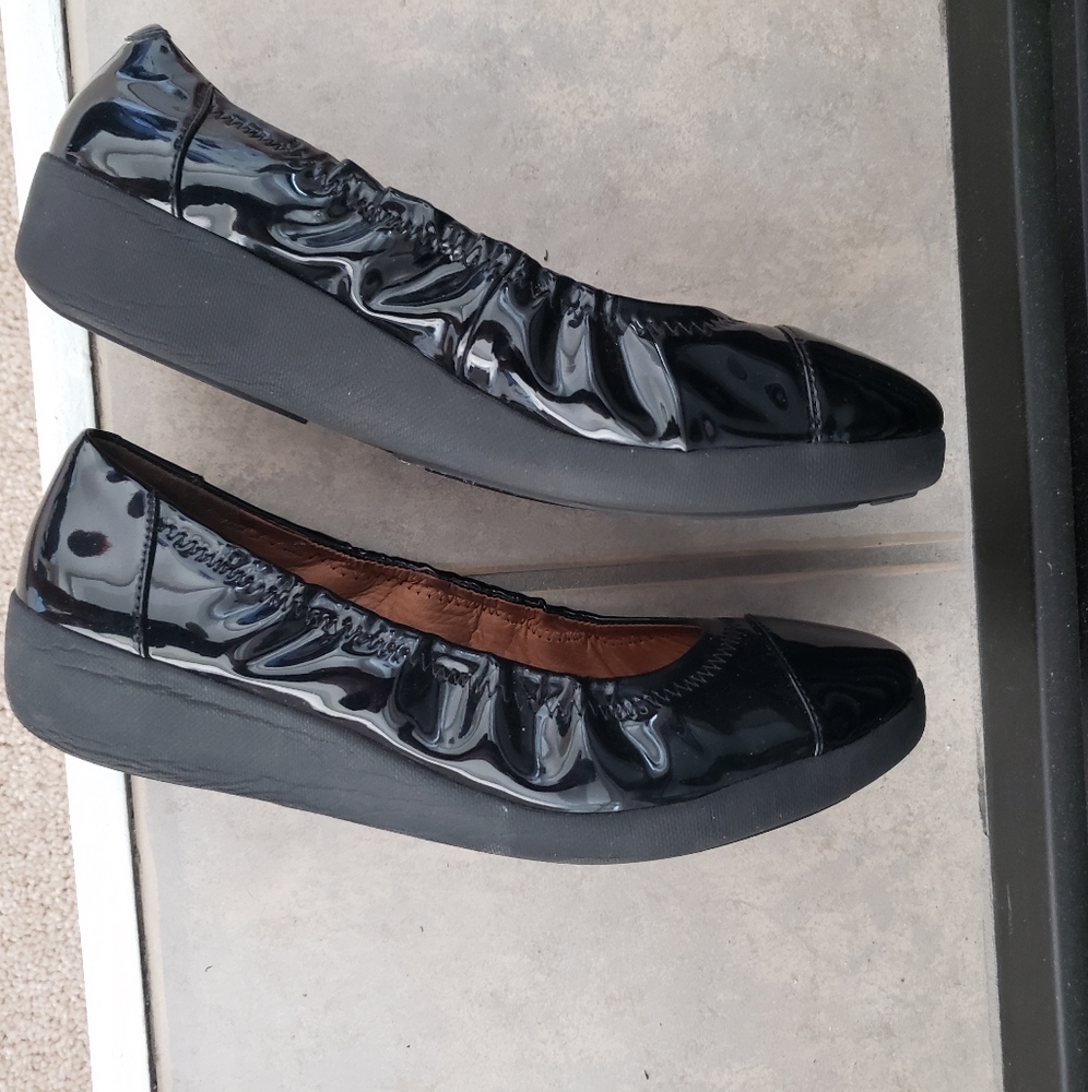 CLOSET CLOSING!  MAKE AN OFFER! FitFlop Ballet Flats